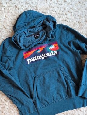 Patagonia Big Girls Large Teal Blue Logo Hoodie Sweatshirt Colorful Wave Motif